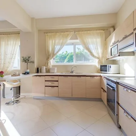 Διαμέρισμα Lotza Estate 1 *