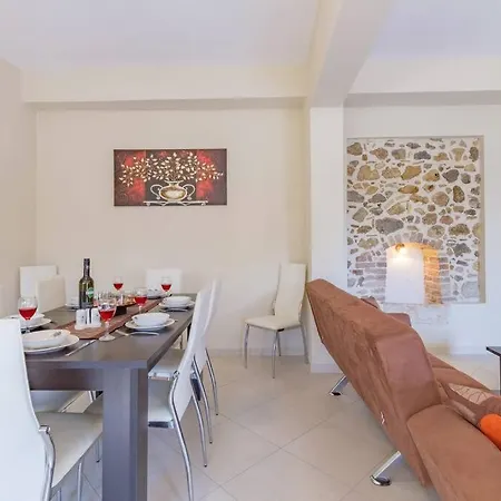Appartement Lotza Estate 1 *