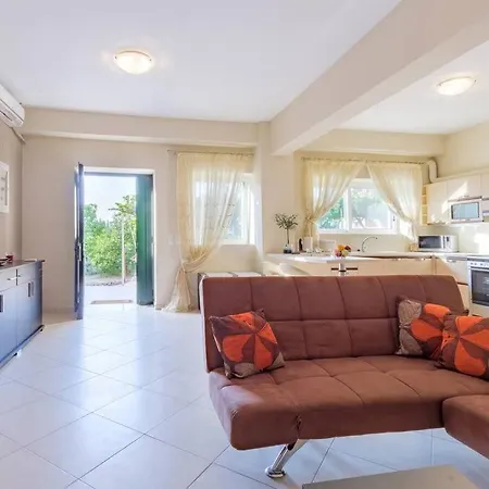 Lotza Estate 1 Apartment
