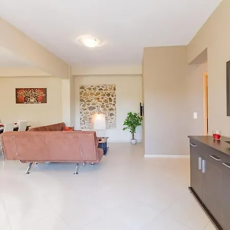 Lotza Estate 1 *